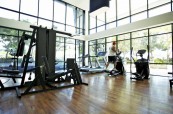 Ke studentskému apartmánu patří fitness centrum s výhledem, Gold Coast Austrálie